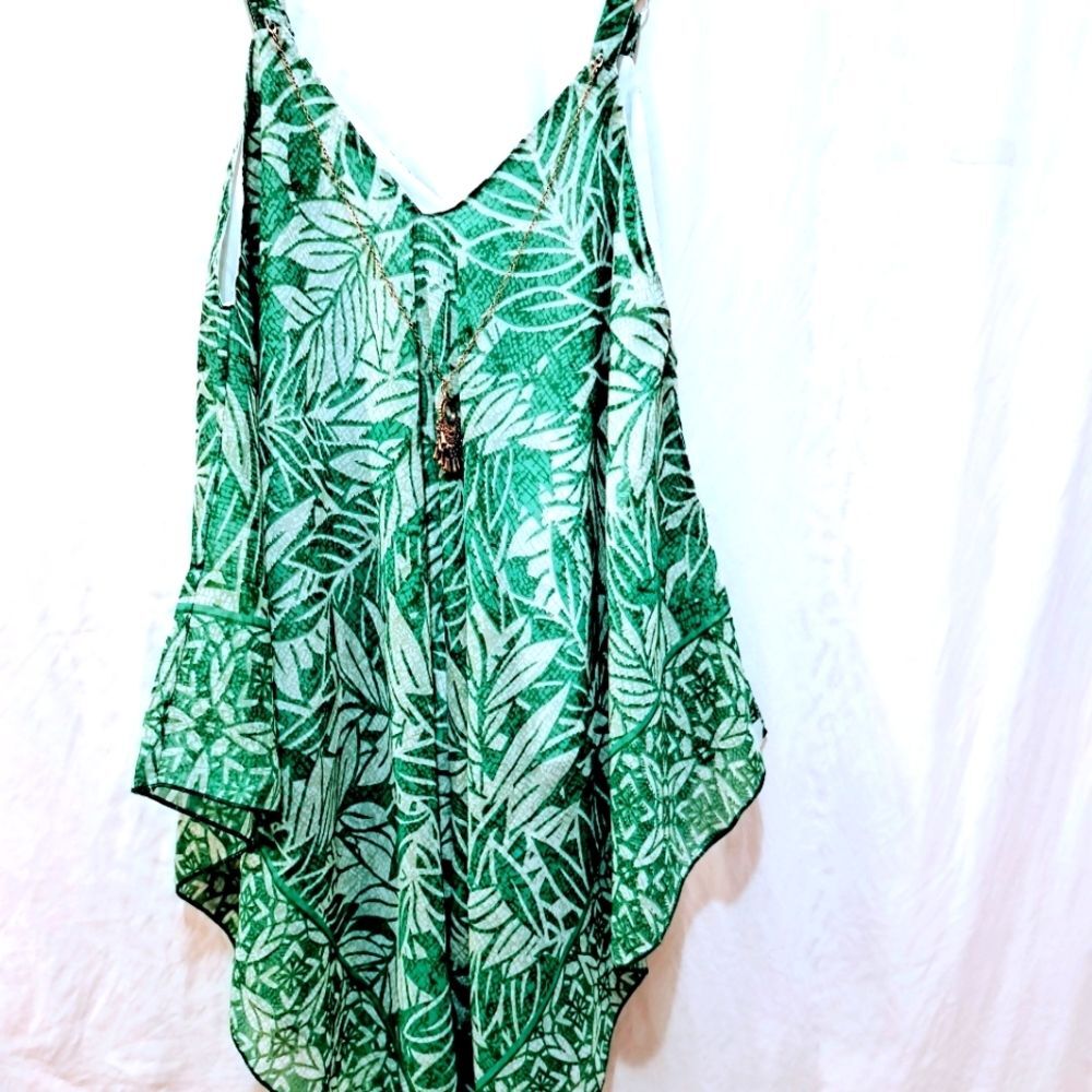 Unique Spectrum Green V Neck Hankerchief Hem Loose Lined Top 1X NWOT